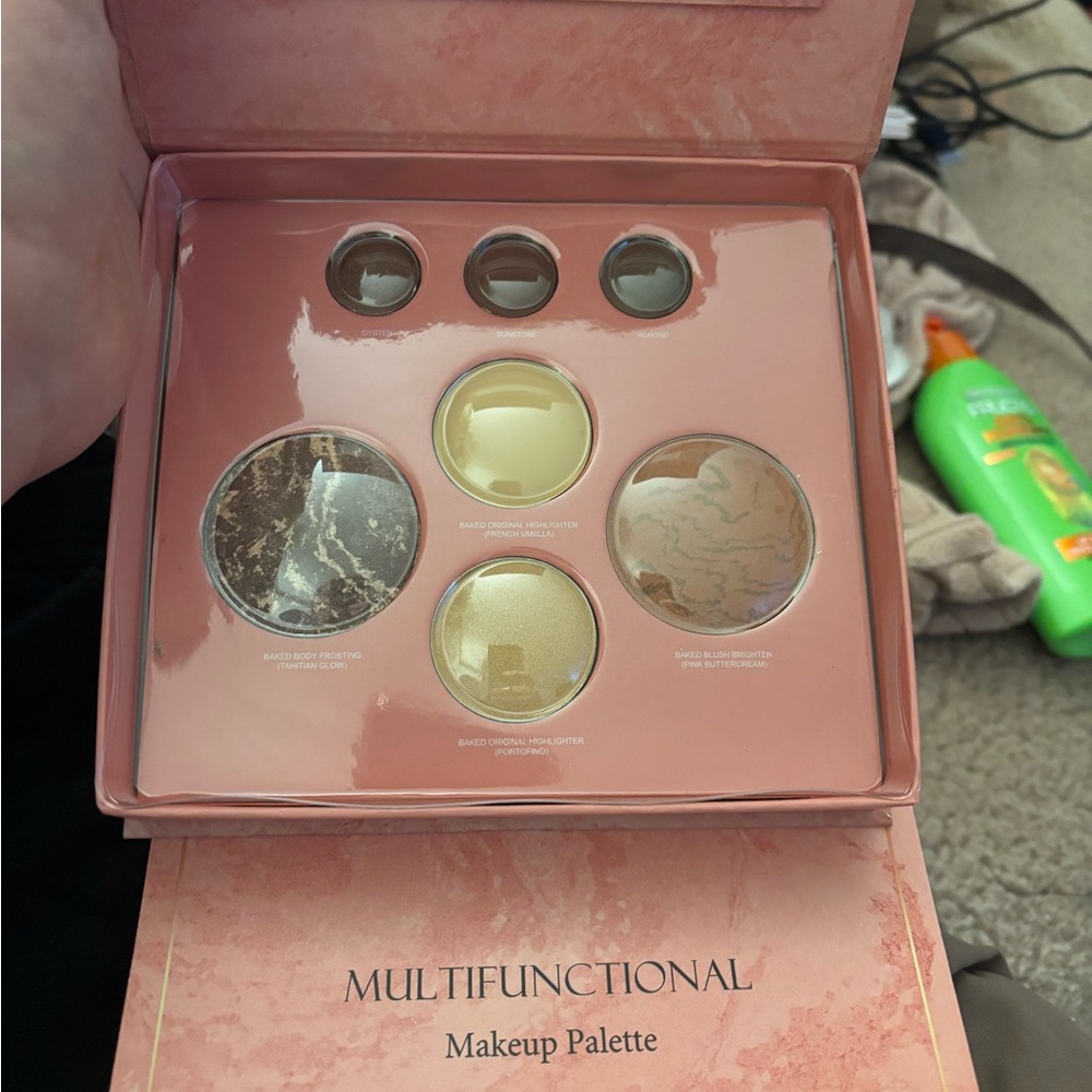 Multifunctional Makeup Palette with Gold and Brown Shades